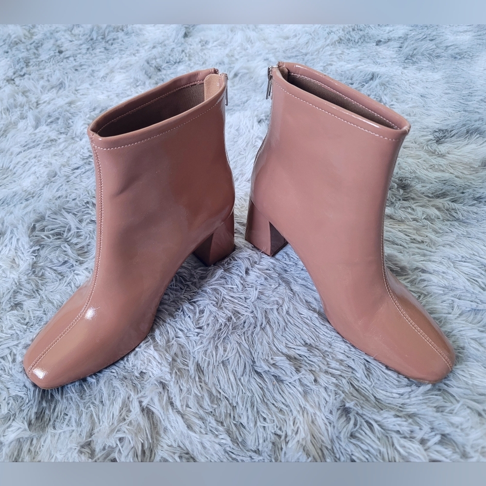 Tan Patent Leather Block Heel Ankle Boots - Sz. 10